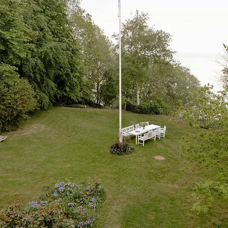 House From 1924 With Sea View In Front Yard 度假居