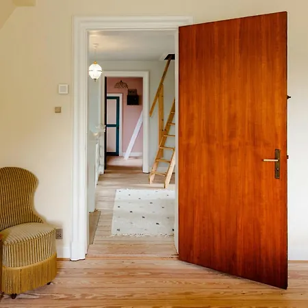 House From 1924 With Sea View In Front Yard Mommark