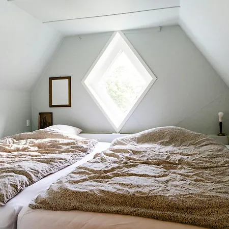 House From 1924 With Sea View In Front Yard Mommark