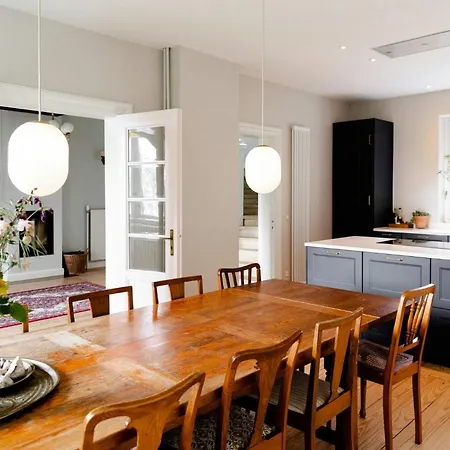 House From 1924 With Sea View In Front Yard *